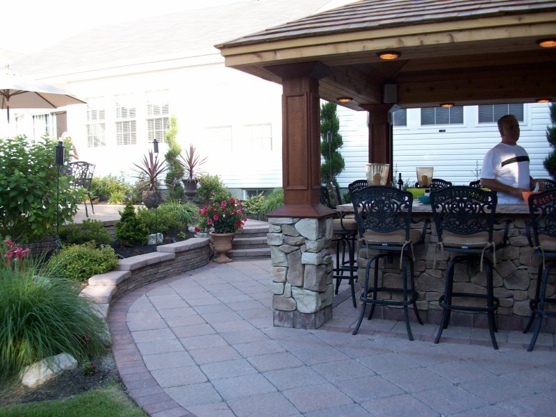 outdoor bar with cultured stone on patio